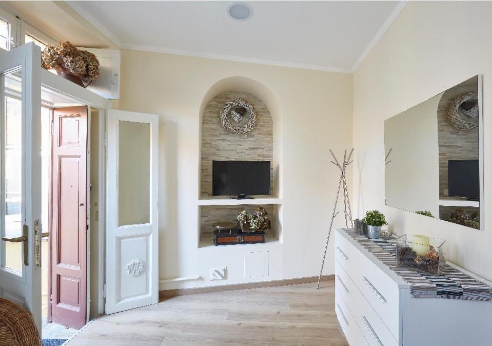 Beautiful Bohemian Apartment In Center Conditioned Air 코모 외부 사진